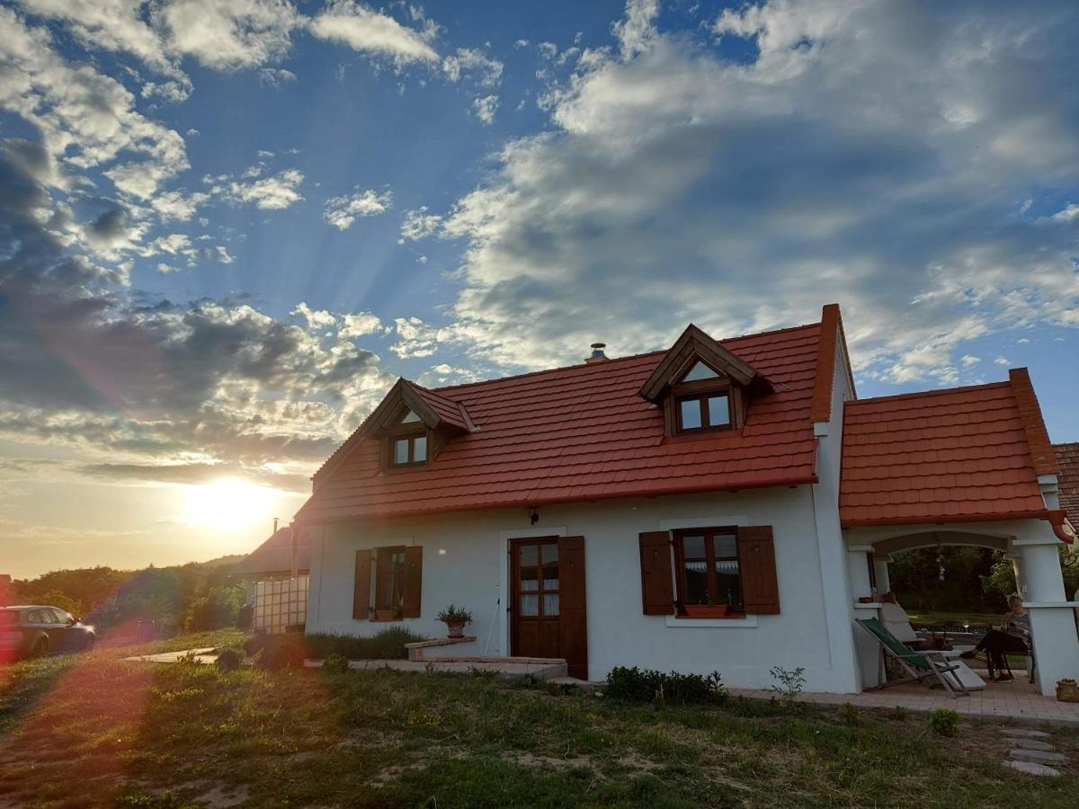 Casa Beata Villa Lesencetomaj Dış mekan fotoğraf